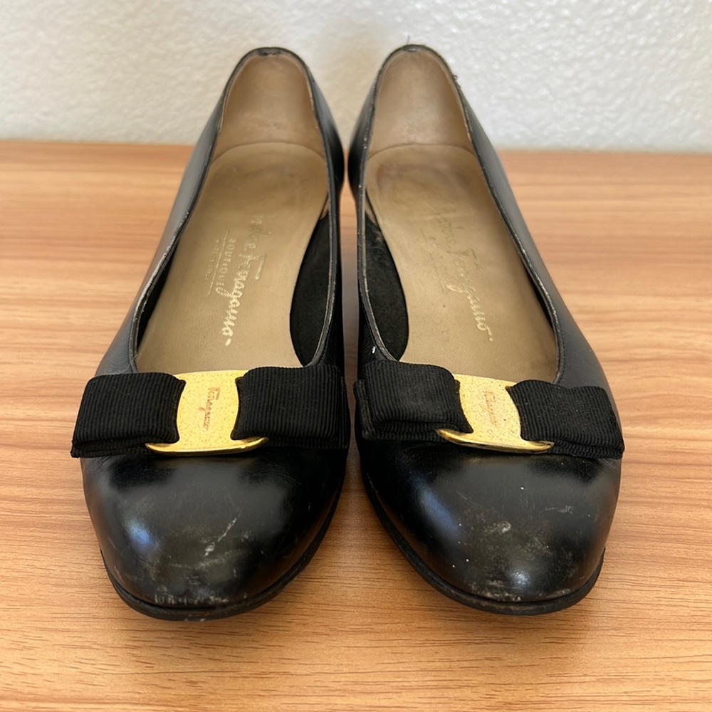 Salvatore Ferragamo Vara Pump Black Leather Made In Italy Vintage Brand New Sole